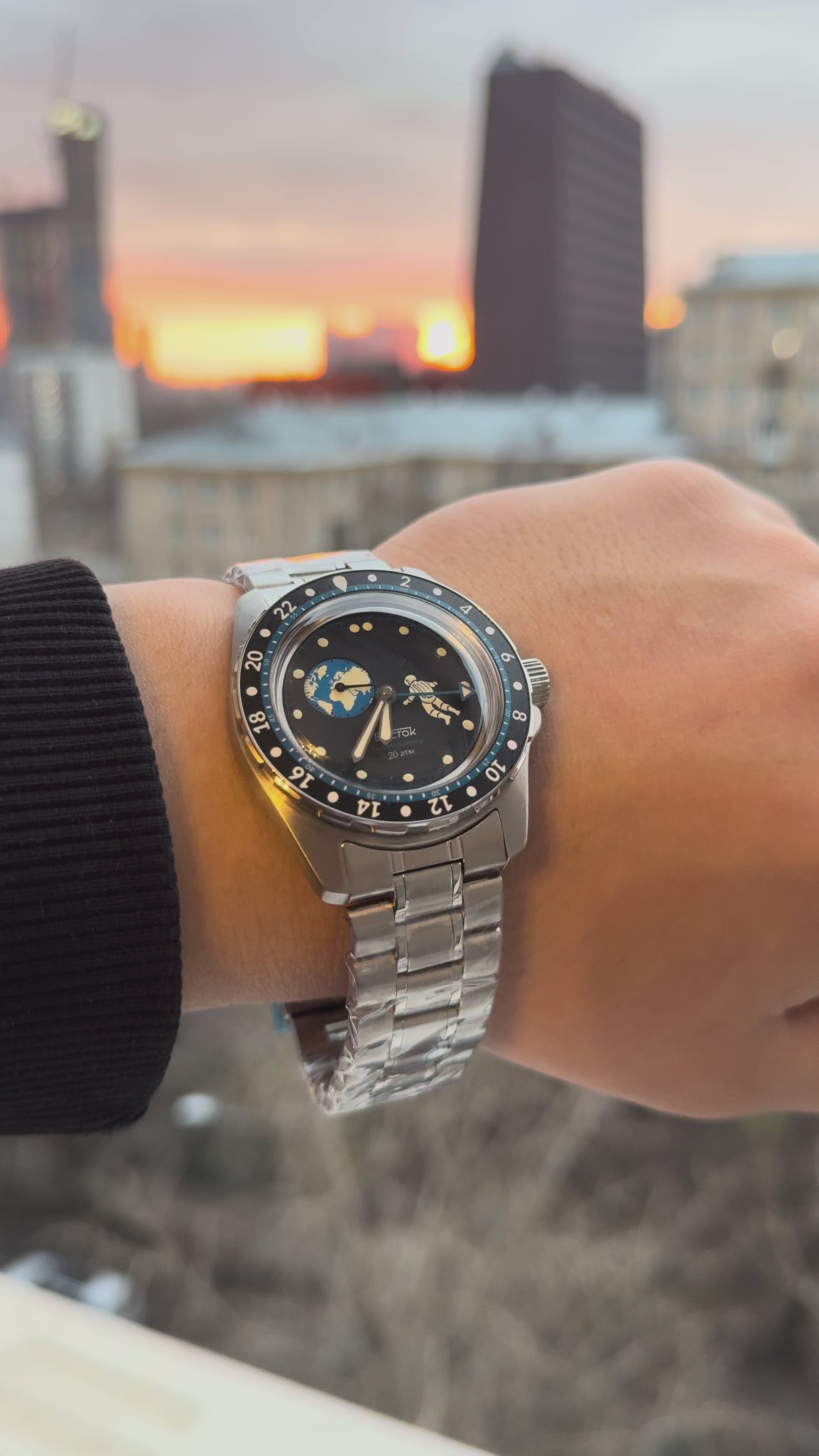 Vostok Amphibia 14032G Luna Dude Cosmodiver Earth Watch [Exclusive